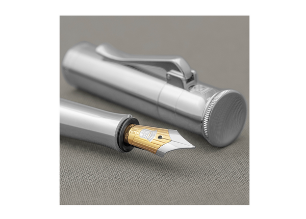 Graf von Faber-Castell Füllfederhalter Classic Platiniert